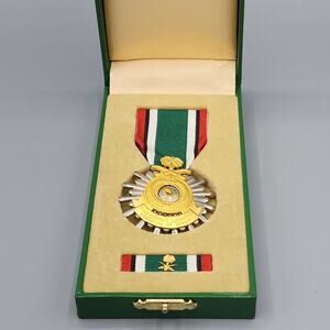 1991 Gulf War Saudi Arabia Liberation of Kuwait Medal Set in Presentation Box